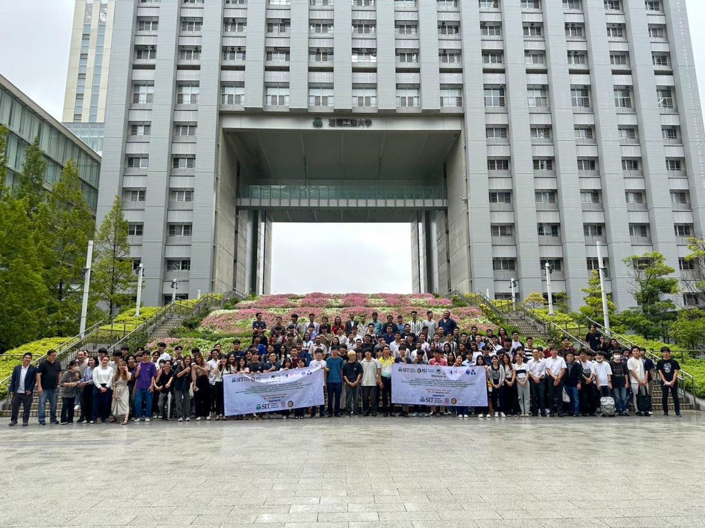 Group photo at Shibaura Institute of Technology