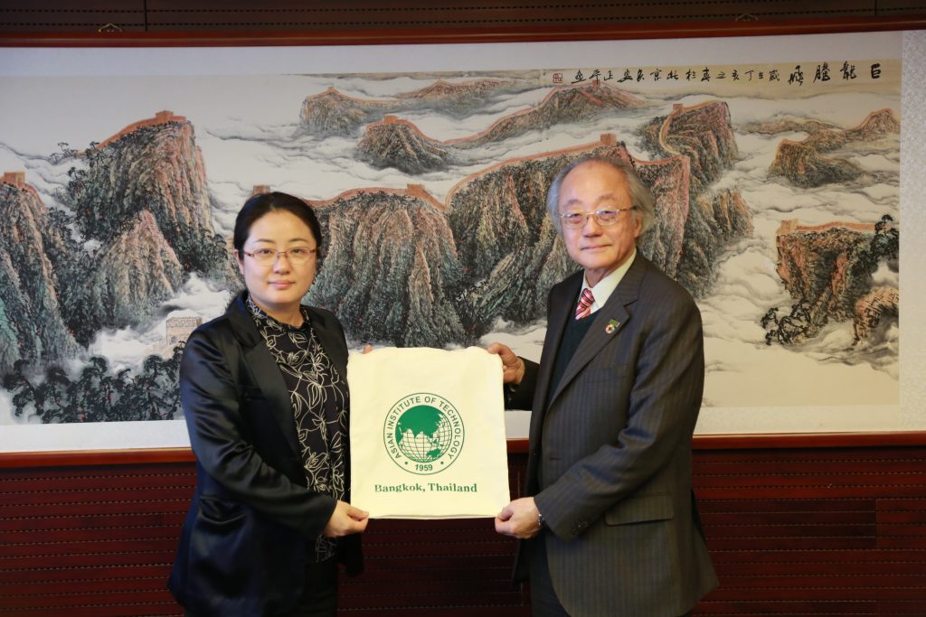 Prof Kazuo Yamamoto (Right) and Dr. Lulu Tian