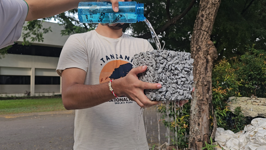 Demonstration of the concept of thirsty concrete